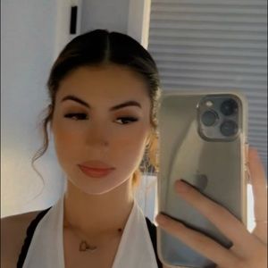 Meet your Posher, Samantha